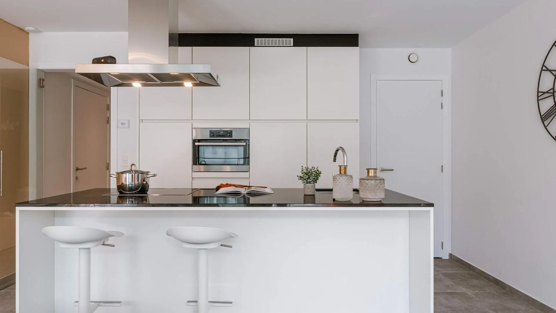 Huswell - Modern Apartment With Sunny Terrace In Ostend